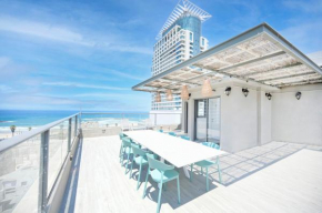 Glam 4BR Overlooking Banana Beach by HolyGuest